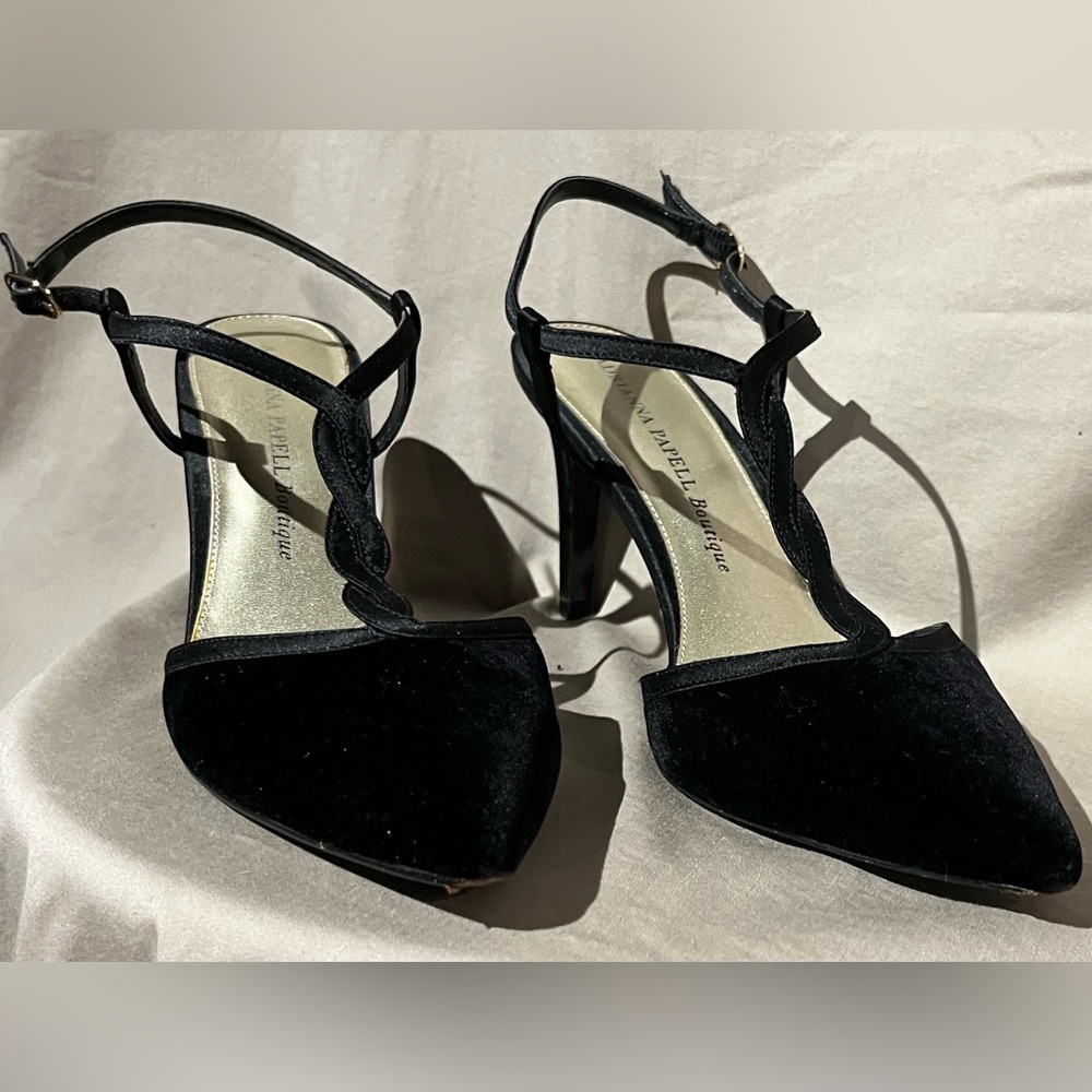 Classic strappy black sandal.